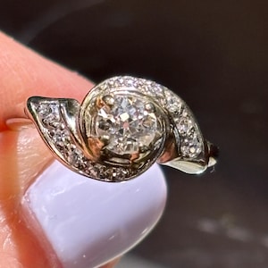 Vintage 1950’s Swirl Solitaire Natural Diamond  Engagement Ring
