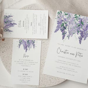 Invitación de boda con diseño de glicina, paquete de invitación violeta con detalles apilados y tarjeta RSVP, paquete de invitación con diseño floral de acuarela, vegetación lila AACC13