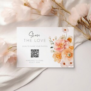 Teilen Sie die Liebe QR-Code-Karte, Erfassen Sie die Liebe Hochzeitskartenvorlage, Boho Pfirsich und Koralle farbige Blumen, Photo Sharing Social Media AAMJ