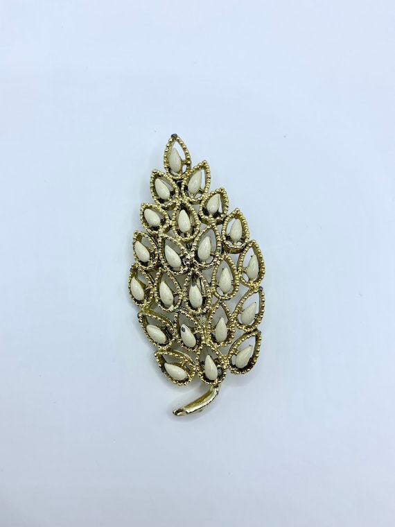 Signed Gerrys Vintage Leaf Brooch Pin With Cream W