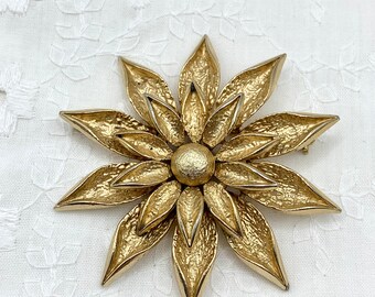 Unsigned Vintage Beauty Flower Brooch Lapel Pin