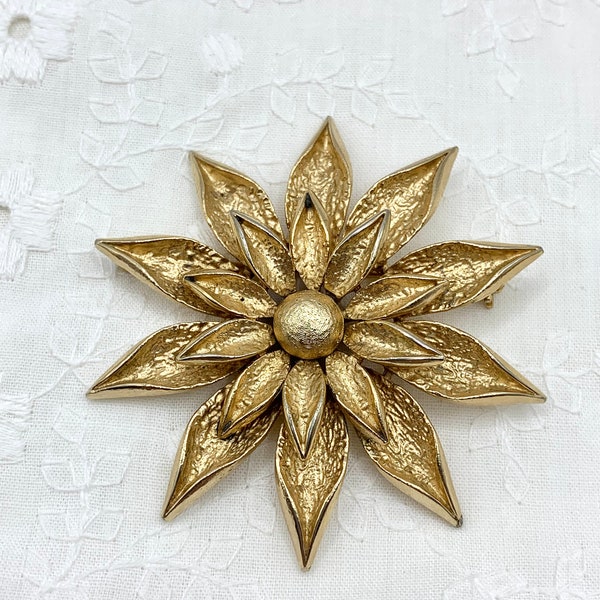 Unsigned Vintage Beauty Flower Brooch Lapel Pin
