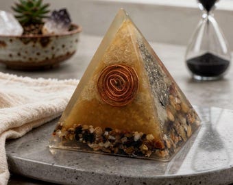 Orgonite Pyramid Size M · Amber Dual Copper · Spiral and Zig-Zag · River Quartz · Karl Hans Welz Formula · Orgonitum