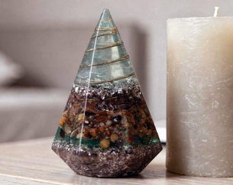 Prisma Octogonal de Orgón - Turquesa y Esmeralda - Espiral Metálica Continua - 8cm - Fórmula Welz - Energía Positiva y Equilibrio.