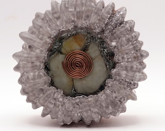 Orgonita Flor de Orgón L· Cuarzo Blanco y Granate · Espiral Cobre · Aluminio · 7X3cm · Fórmula Welz · Alta Densidad
