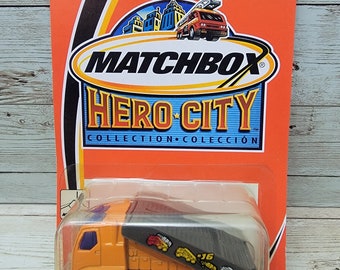 2002 Matchbox Hero City Collection Car Carrier Toy Vehicle