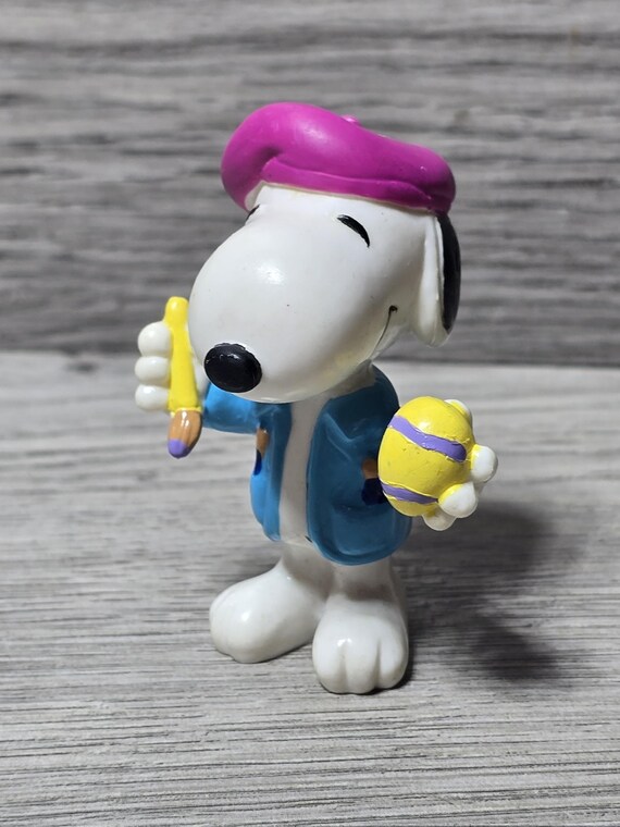 Vintage Peanuts SNOOPY Easter Picaso Egg Painting Painter PVC