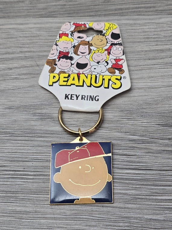 1994 Charlie Brown Peanuts Keychain Keyring NOS