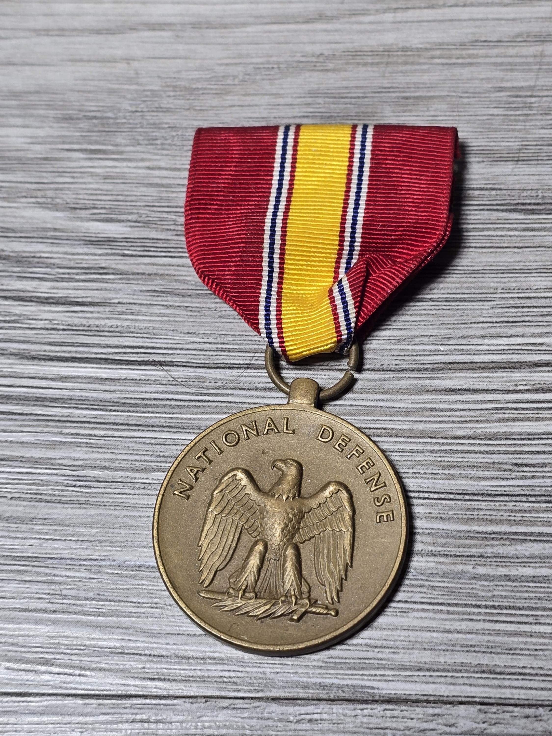 UNE MÉDAILLE & Ministère De La Défense Terre " dater 2000. EUR 14,00 - FR UNE MÉDAILLE & Ministère De La Défense Terre " dater 2000. EUR 14,00 - FR