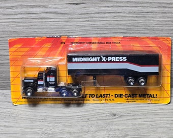 1983 Matchbox Peterbilt Semi Truck mit Sattelauflieger Midnight X-PRESS 1/80