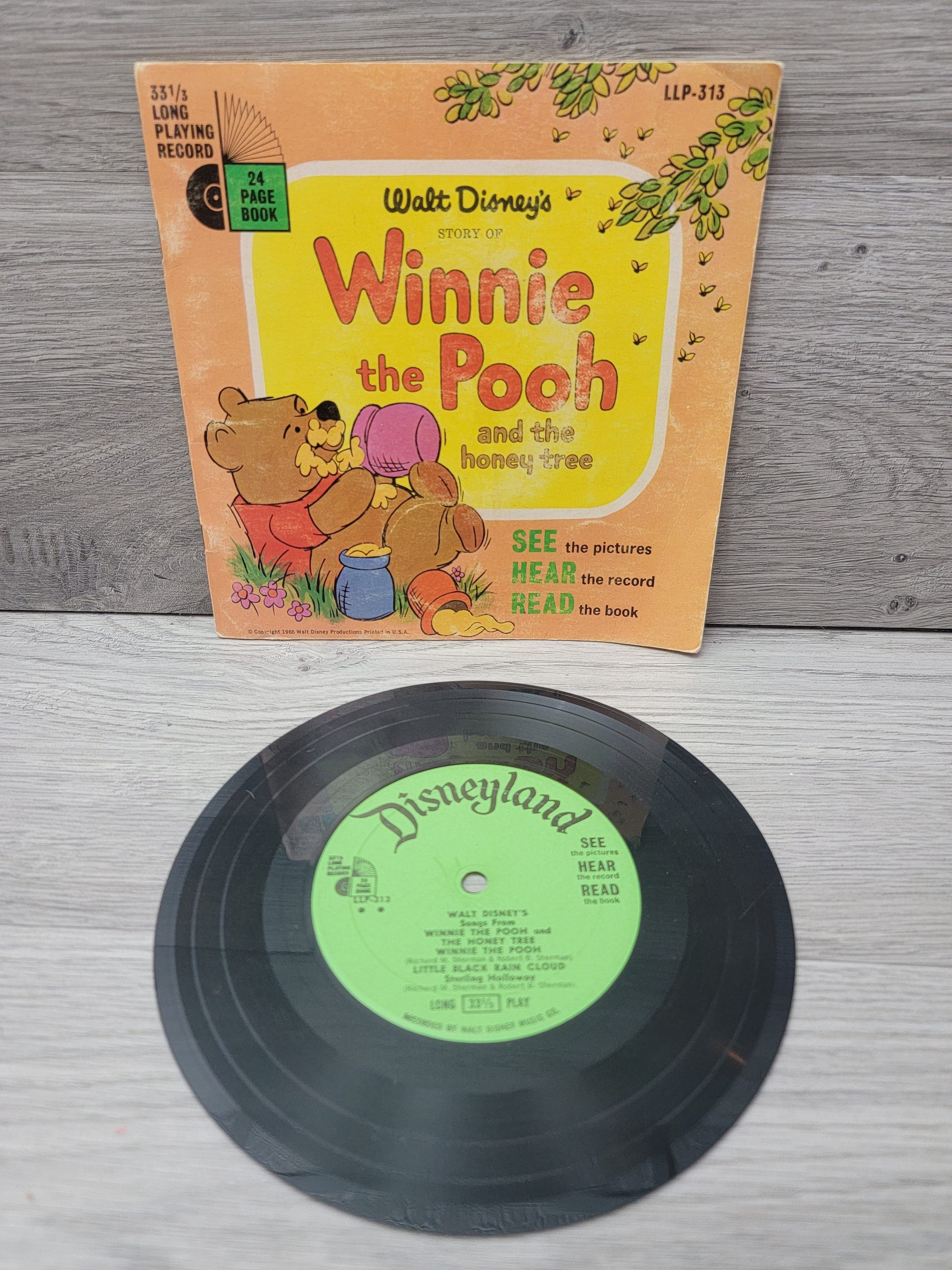 ＭCMLXVI ＷＡLT DISNEY PROD. POOH 1966 Vtg 1966 Walt Disney Winnie The Pooh and The Honey Tree