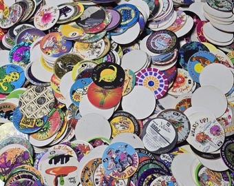 Lote vintage de los años 90 de aproximadamente 100 Pogs Milk Caps (tapas de leche) de juego retro.