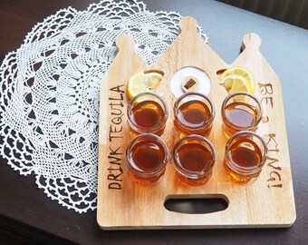 Tequila Shot Board aus Holz, Flugbrett / Drink Tequila BE KING / König Design / Mit Piratenglas