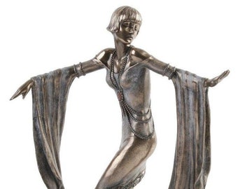 Art Deco Lady with Shawl in Both Hands - Bronze Figurine Veronese Design