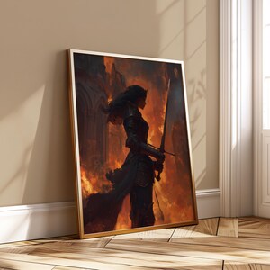 Könnte beinhalten: Gerahmtes Kunstwerk mit einer Kriegerin in dunkler Rüstung, die ein Schwert hält, vor einem feurigen Hintergrund. Das Kunstwerk hat einen goldenen Rahmen und lehnt an einer Wand. Die Silhouette der Kriegerin ist detailliert, mit fließendem Haar und einer Krone. Das Gesamtthema ist Fantasy.