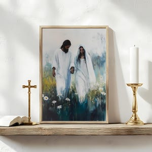Pode incluir: Uma pintura de duas figuras em túnicas brancas caminhando por um campo de flores brancas. As figuras estão de mãos dadas e caminhando em direção ao observador. O fundo é um suave azul e verde.