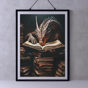 Fantasy Dragon Book Art Print | Mityczny miłośnik książek Dekoracja ścienna | Cyfrowa biblioteka fantasy Dekoracja ścienna | Dragon Reading Wall Art