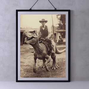 Dinosaurier Cowboy, Vintage Fotografie, Kunst Poster Druck, Dark Academia, Gothic Occult Poster, Gothic Home Decor, Western Jurassic