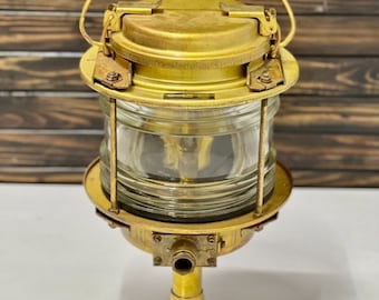 Hergestellt in Polen 1991, alte elektrische Famor-Lampe aus originalem Marine-Schiff aus geborgenem Messing