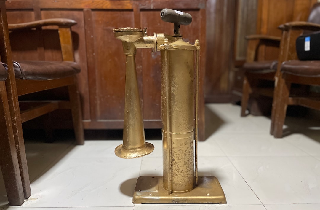 FOG HORN(フォグフォーン) 霧中号角 アンティーク 船舶用品 Vintage Ship Foghorn: Authentic Design and Impressive Range