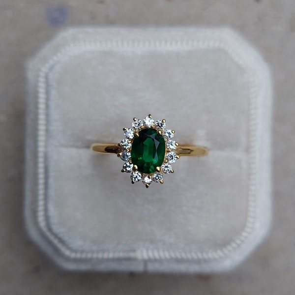 Vintage 14K Gold Green Emerald Ring, Anniversary Ring, Bridal Wedding Ring, Solid Gold Ring, Delicate Ring, Unique Rare Ring, Handmade Ring.