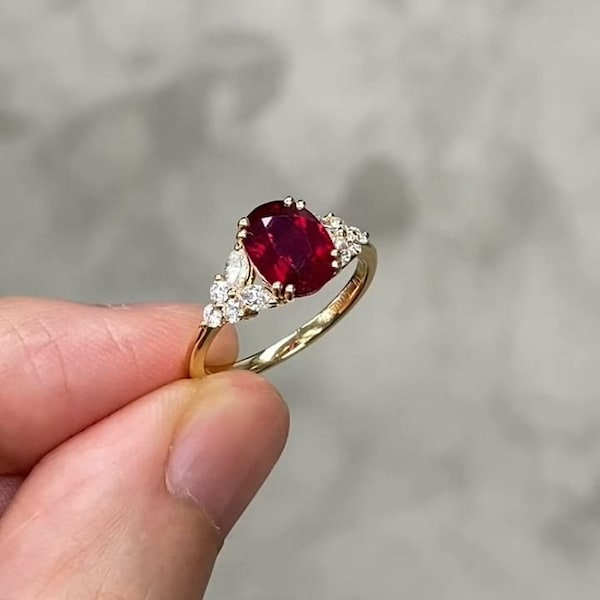 Natural Red Ruby Engagement Ring 4ct Emerald Cut Vintage Rose Gold Engagement Cluster Ring Moissanite Bridal Rings Promise Rings Anniversary