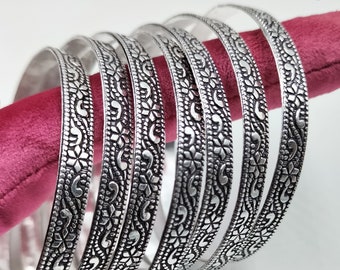 Handgemachte Sterling Silber Armreifen: Stapelbares Blumendesign, 7er Set