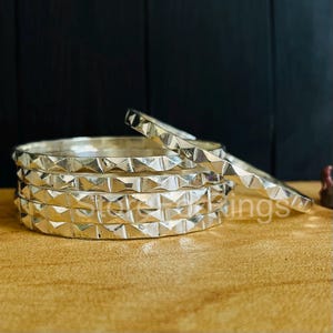 Handgefertigte Sterling Silber Armreifen Set: Stapelbare 925 Silber Armreifen
