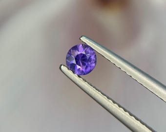 color change sapphire diamond cut  (Unheated) madagascar purple to blue 0.34 ct