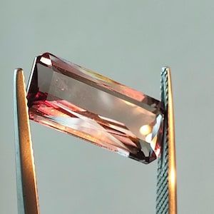 Diaspore color change 6.84 Turkish naturel unheated certificated zultanite image 1