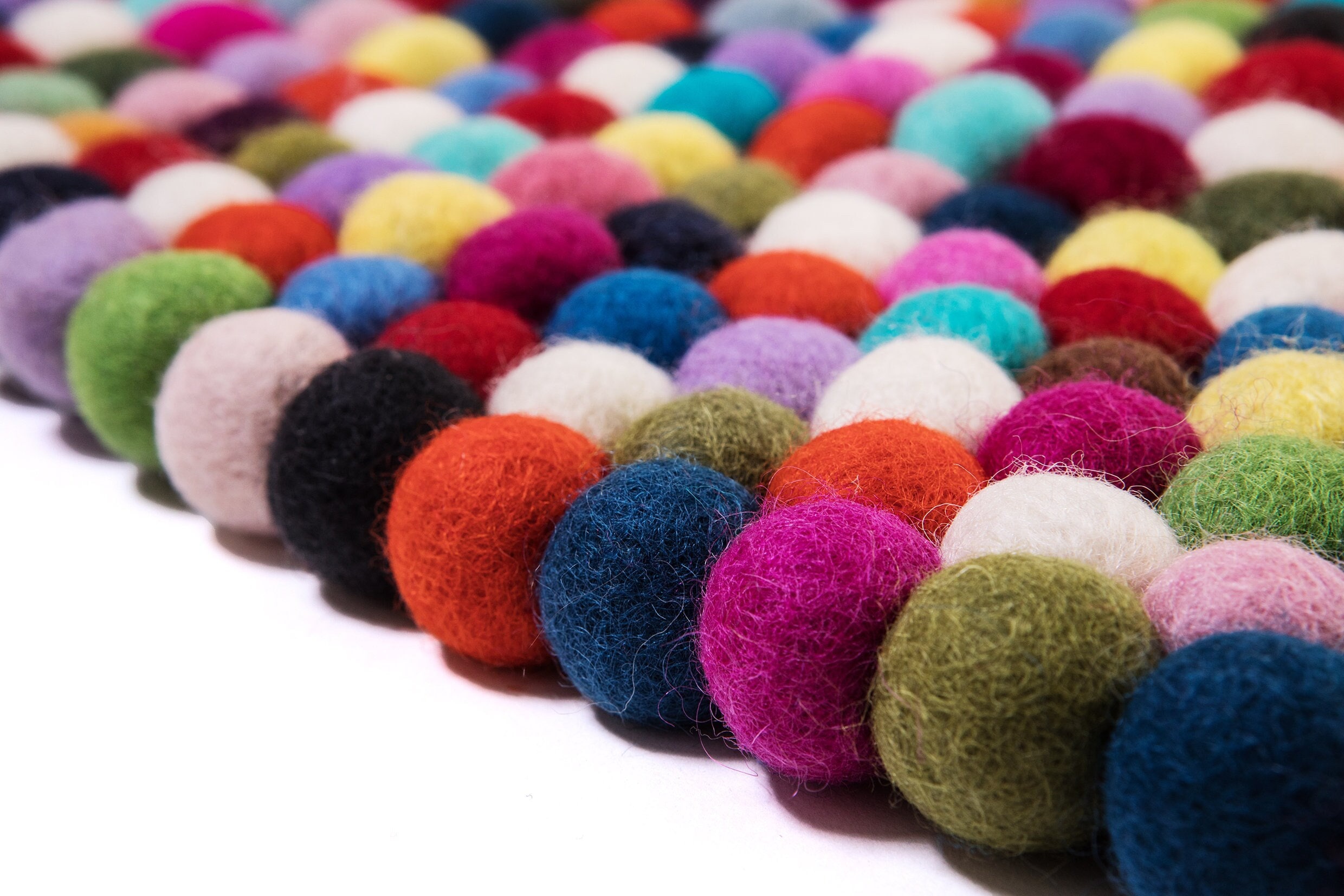 Buy 1.1 (3 cm) Felt Balls - Handmade Felt Balls In 60 Colors. – Felt Ball  Rug USA