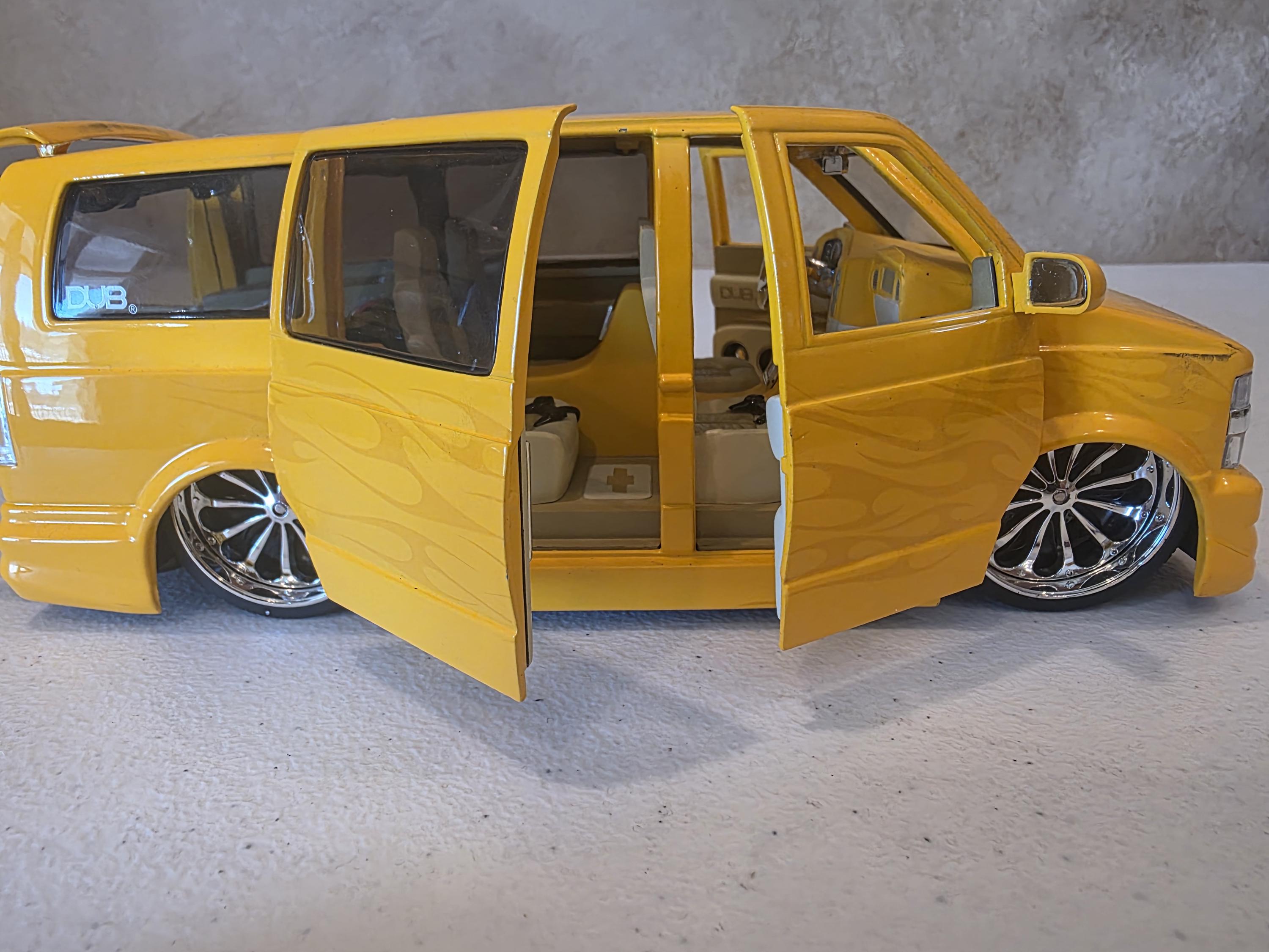 2001 Chevrolet Astro Van 1/18 - Etsy Canada