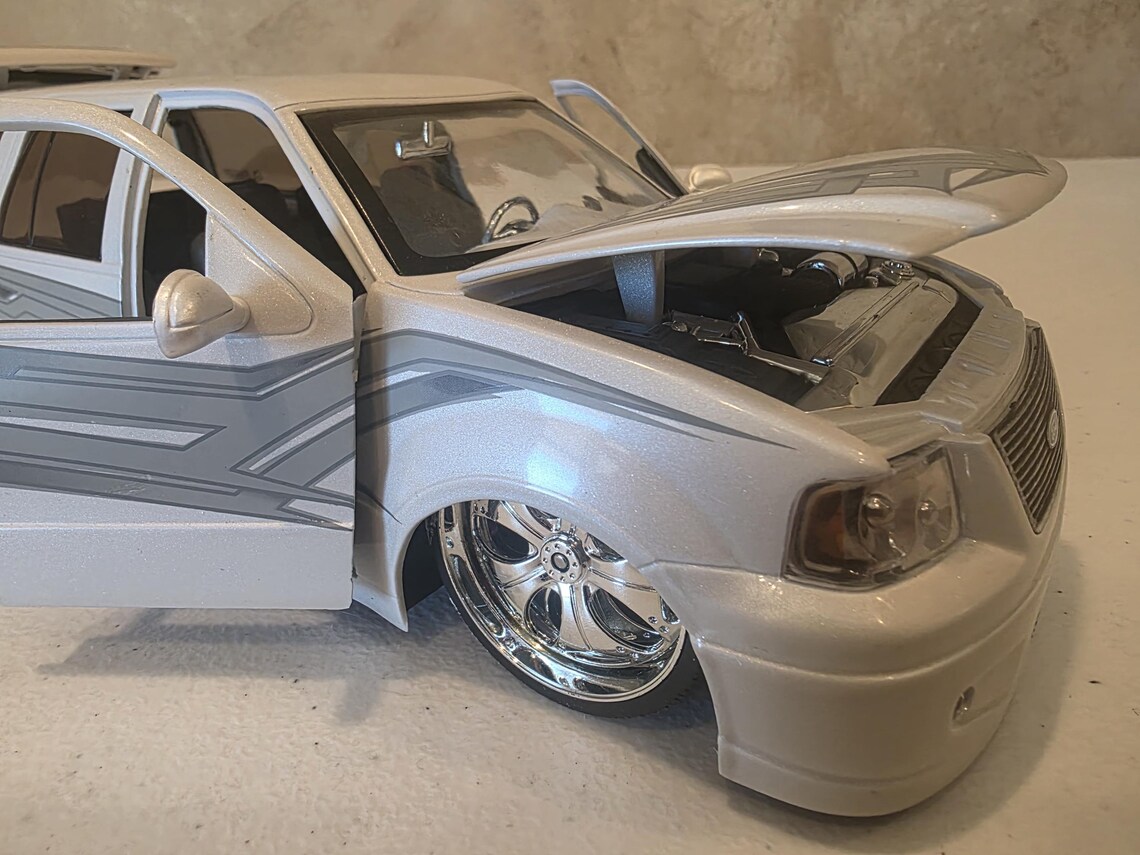 2003 Ford Expedition 1/18 Scale - Etsy