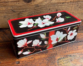 Lata de galletas Parkinson's de la década de 1960, Lancashire, Inglaterra. Diseño de flor de magnolia.