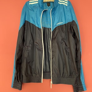 90s retro Adidas windcheater top. Size M. Track coat with zip pockets.