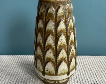 エインズレイのコテージガーデン花瓶。ヴィンテージのボーンチャイナ