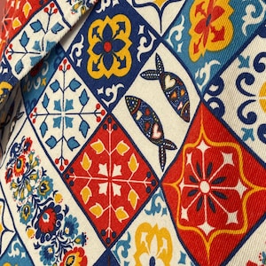 Tischdecke aus Baumwolle im Skandi Stil. 150cm x 137cm. Skandinavisches Fisch Design.