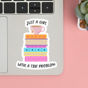 Tylko dziewczyna z problemem TBR Zabawna naklejka winylowa, naklejka Kindle, naklejki książkowe, cytat z naklejki, uroczy prezent dla miłośnika książek holograficzny