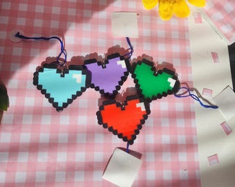 Llavero Corazón Pixelado – Accesorio de cuentas Perler estilo retro de 8 bits (varios colores)