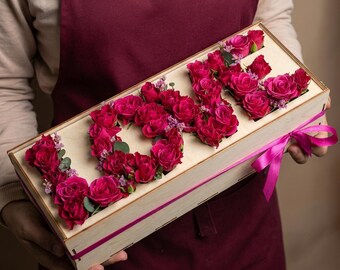 Caja de madera con forma de rosa cortada con láser, regalo de San Valentín con la palabra AMOR