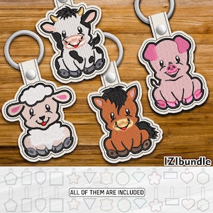 Puede incluir: Llaveros bordados con una vaca, un cerdo, una oveja y un caballo. Cada llavero tiene una correa de cuero blanco y un anillo de metal plateado. La imagen también incluye varias plantillas de formas de llaveros. El texto "IZIbundle" y "ALL OF THEM ARE INCLUDED" son visibles.