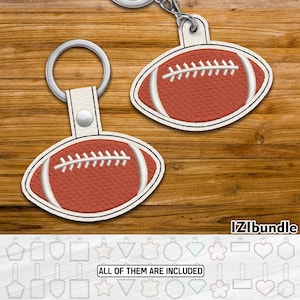 Design de chaveiro bordado com bola de futebol americano, aba para chaveiro com fecho e ilhós (download digital) ITH