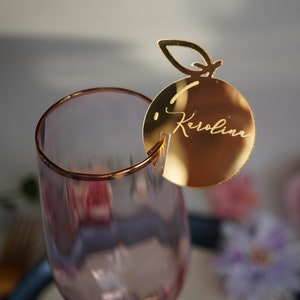 Decoração personalizada em forma de uma laranja Etiquetas para bebidas Berloques de vinho personalizados Nomes cortados a laser Etiquetas para bebidas Mesa tropical Cartões de lugar para casamento
