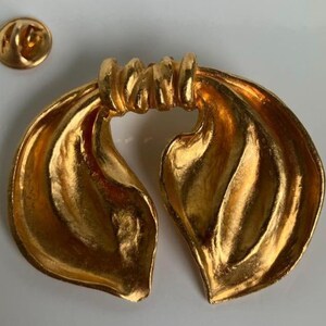 Vintage Le Jacquard Français Brooch: Matte Gold Pin, Made in France