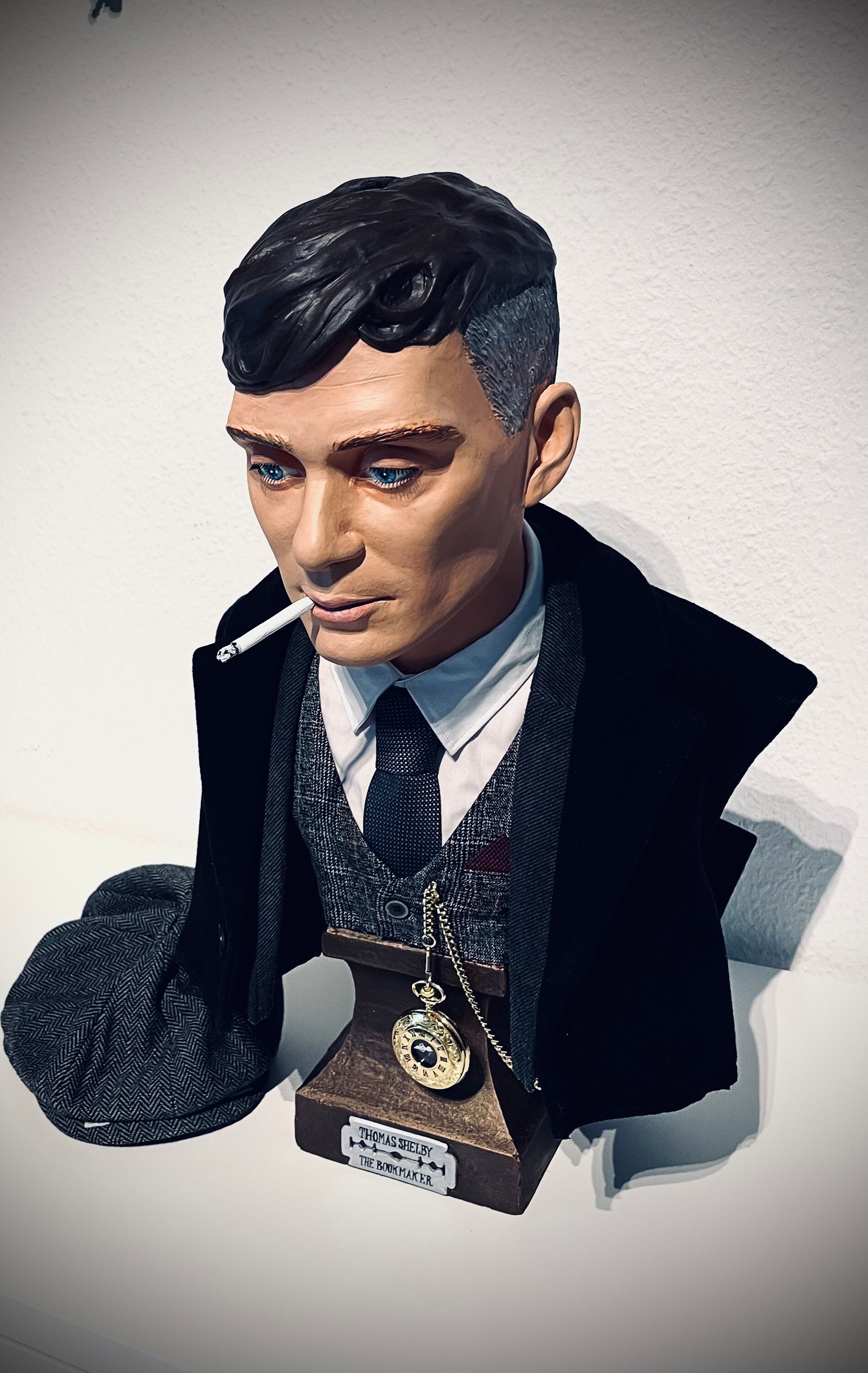 Statue Thomas Shelby Peaky Blinders – Résine 62cm – Collection Pygmalion 3D – France 2023