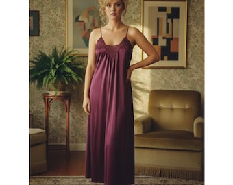 Koszula nocna z satyny Vintage Lily of France w kolorze średniego fioletu