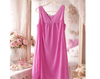 Sukienka nocna Vanity Fair w kolorze różowego nylonu, sięgająca do kolan, w rozmiarze XL