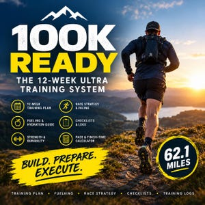Könnte beinhalten: Eine digitale Grafik für ein 12-wöchiges Ultra-Trainingssystem mit dem Titel 100K READY. Sie zeigt einen Läufer auf einem Bergpfad bei Sonnenuntergang, mit Text, der Komponenten wie Trainingsplan und ein 62.1 Meilen-Abzeichen in Gelb und Weiß auflistet.