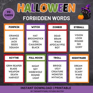 Könnte beinhalten: Ein Set aus 90 Halloween Forbidden Words Spielkarten mit einem Hintergrund im Tafel-Stil. Die Karten sind in acht Kategorien unterteilt, darunter Pumpkin, Witch, Zombie, Eyeball, Scythe, Full Moon, Troll und Nightmare, mit jeweils fünf zugehörigen Wörtern. Eine schwarze Katze mit violettem Hut und ein Kürbis befinden sich in der oberen rechten Ecke.