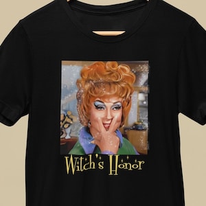 Endora Bewitched Witch&#39;s Ehren Grafik-T-Shirt von Patrick Scott Designs